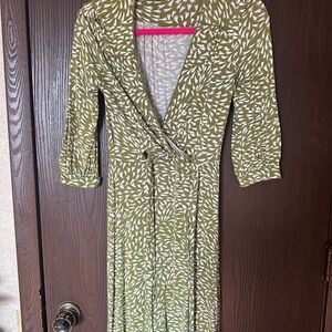 Banana Republic Green and White Long Sleeve Dress